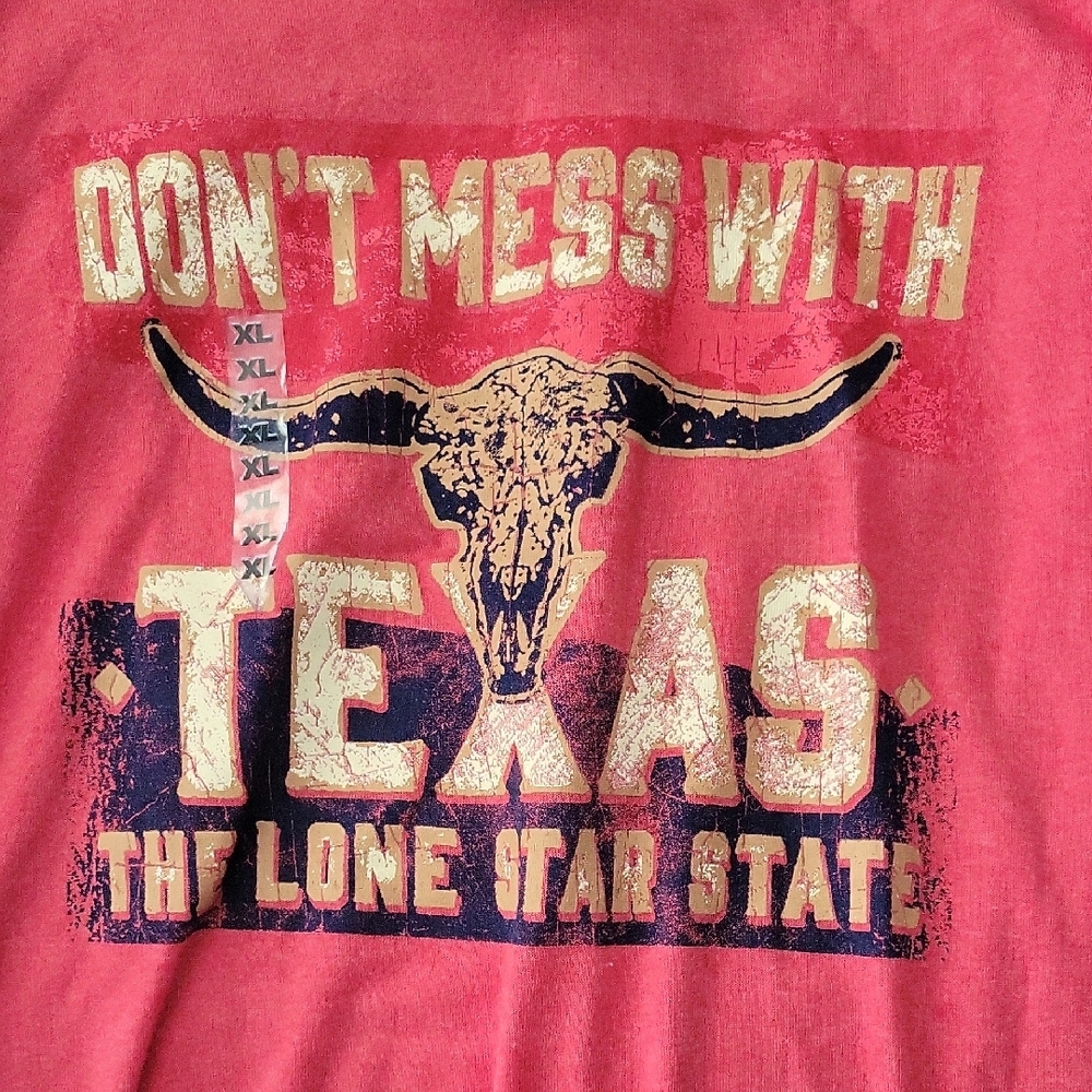 Delta Red Texas Graphic Tee - Picture 3 of 4
